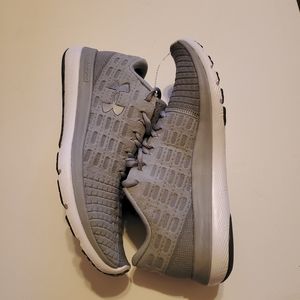 Under armour slingflex mens size 8